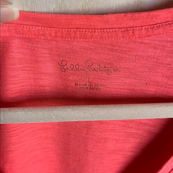 🌷Lilly Pulitzer V-Neck Short Sleeve Tee - Picture 3 of 4